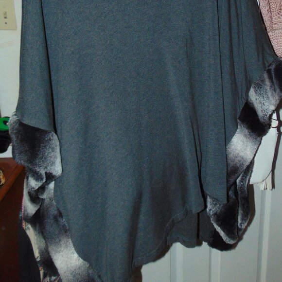 SAX FIFTH ave  poncho - Picture 2 of 5